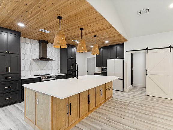 3rd image of 7609 Greenleaf Ct