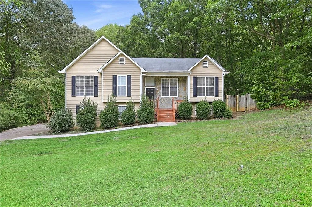 3 bed, 2.0 bath, 1986 sqft, $1,830 — Photo 1