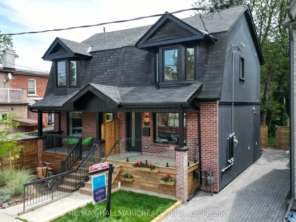 1 1/2 Delaney Cres, Toronto, ON M6K 1P9
