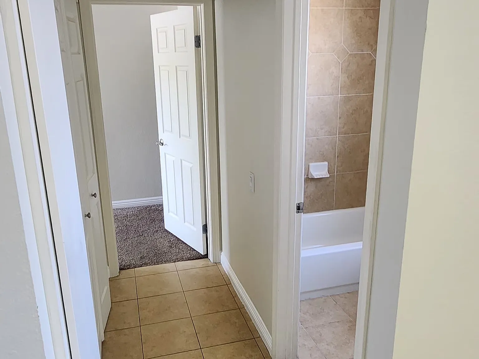2 bed, 824 sqft, $2,300 — Photo 3