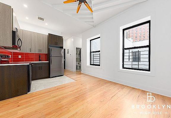3rd image of 930 De Kalb Ave #210