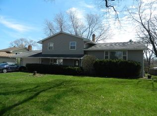 1107 Hillcrest Ave, Fox River Grove, IL 60021