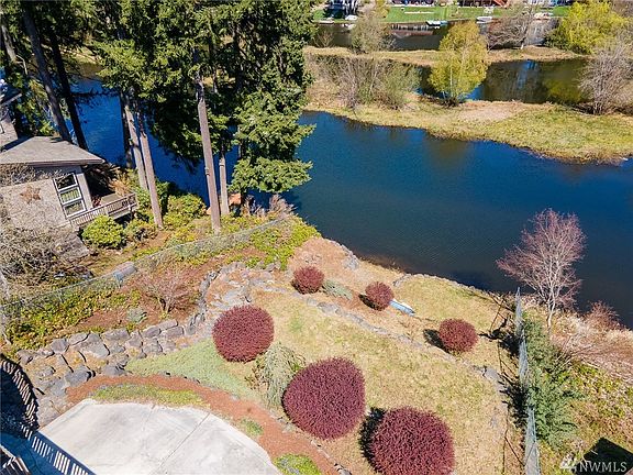 4th image of 18822 McGhee Dr E