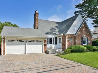 1419 Park Ave, New Hyde Park, NY 11040