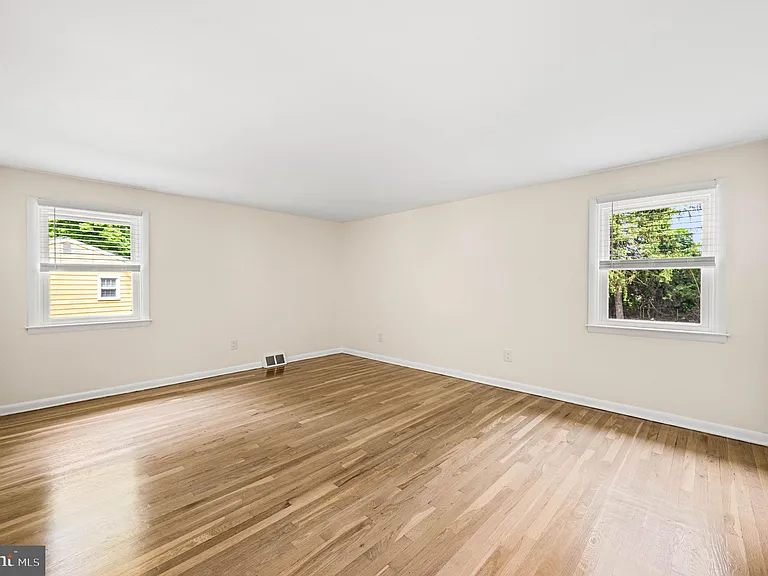 271 S Dillwyn Rd — Photo 10