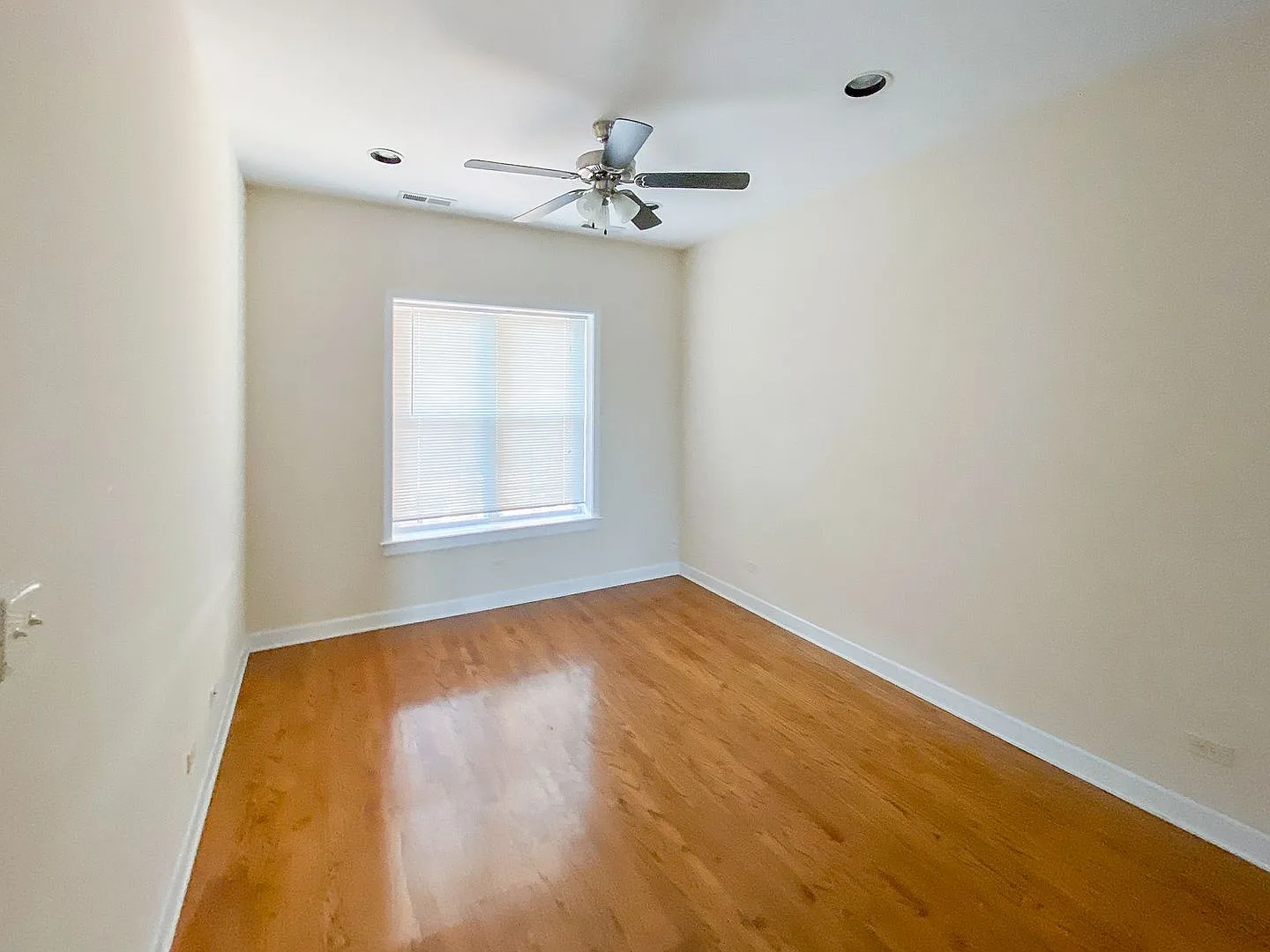 3629 N Pine Grove Ave — Photo 3