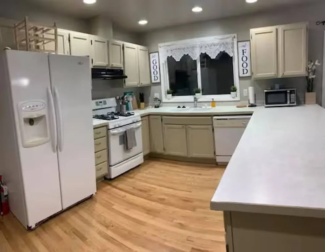 1 bed, 3600 sqft, $1,050 — Photo 2