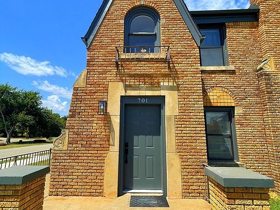 2nd image of 701 NE 14th St #2B