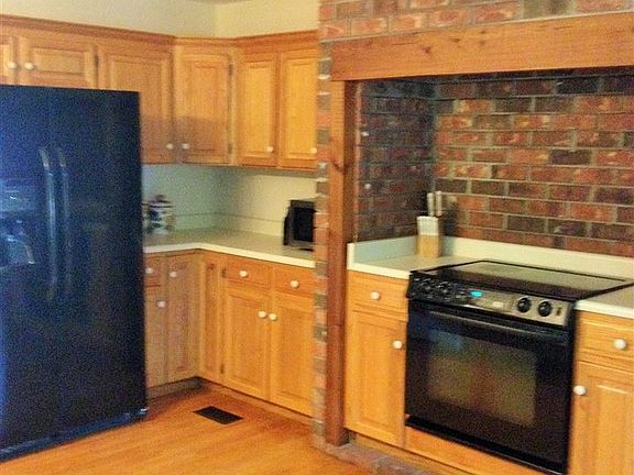 4th image of 131 Oakwood Dr