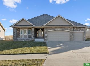 12007 Pintail Dr, Papillion, NE 68046