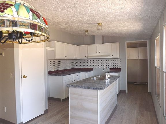 3rd image of 422 Glover Hill Ln