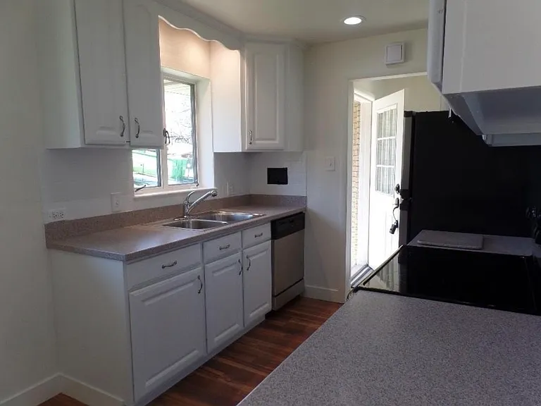 250 S Ivy St — Photo 7