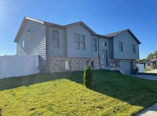 6600 Peonies Dr, Lincoln, NE 68521