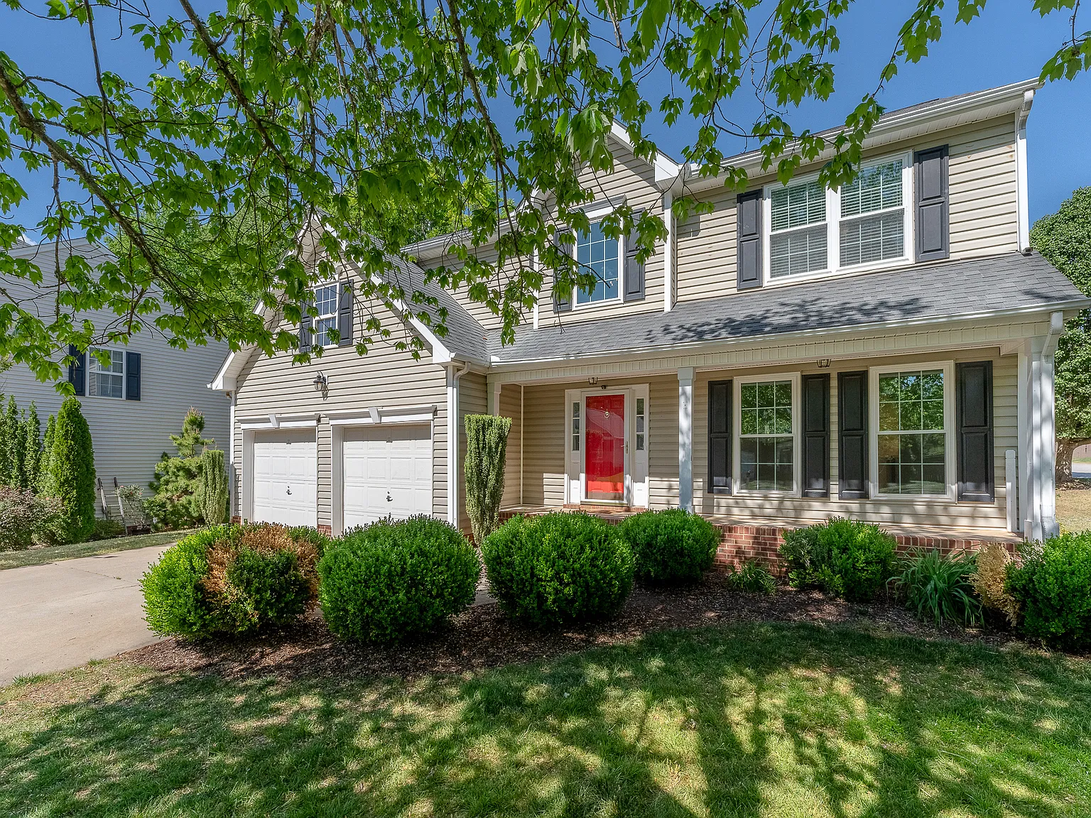 4 bed, 2.5 bath, 2048 sqft, $2,600 — Photo 1