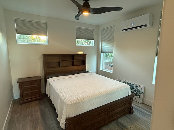 4th image of 2450 34th St #2454
