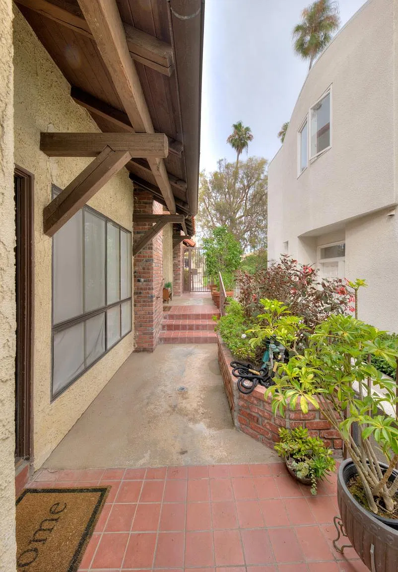 938 18th Street — Photo 1