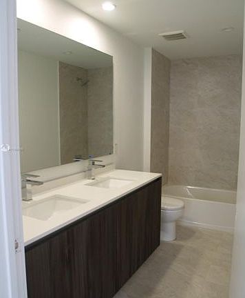 5th image of 488 NE 18th St Unit 409