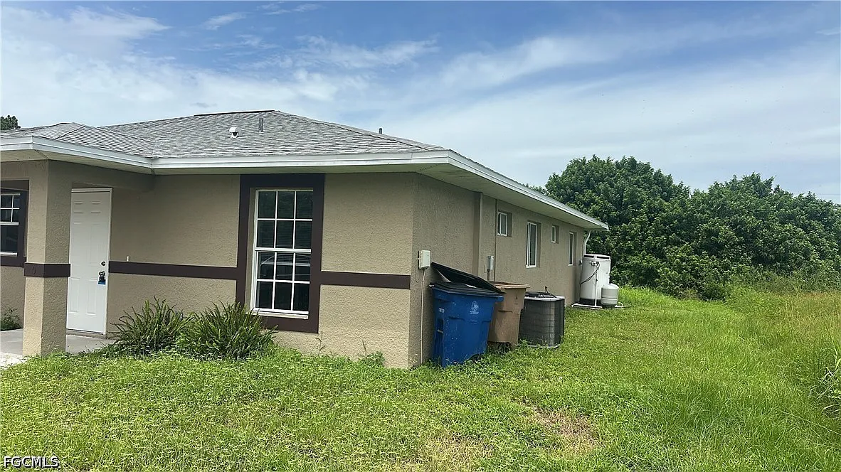 3 bed, 2.0 bath, 2232 sqft, $1,695 — Photo 1