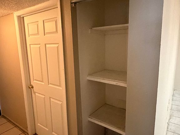 5th image of 302 E Wellington Ct #81