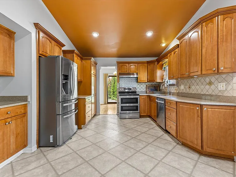 18129 Birch Dr — Photo 14