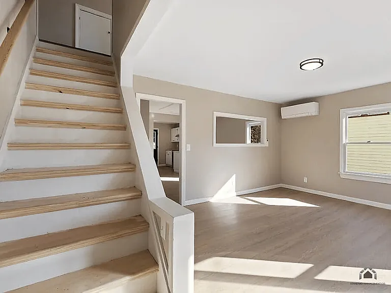 15 Elmhurst St — Photo 17