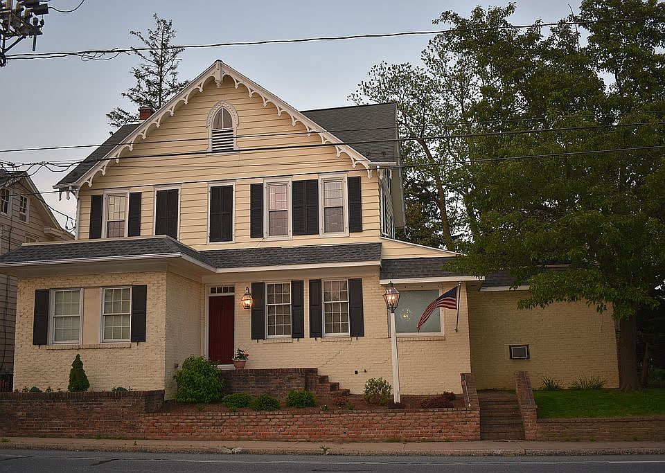 1st image of 2835 Willow Street Pike N