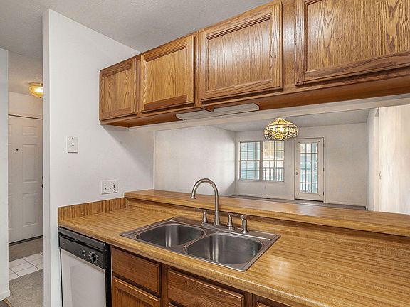 4th image of 319 Westbrook Ct