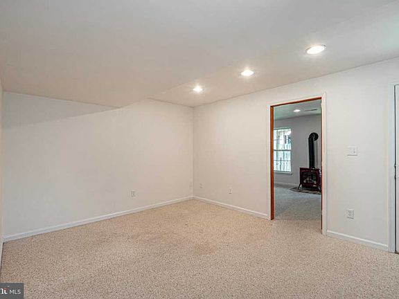 4th image of 411 Broad Meadow Dr