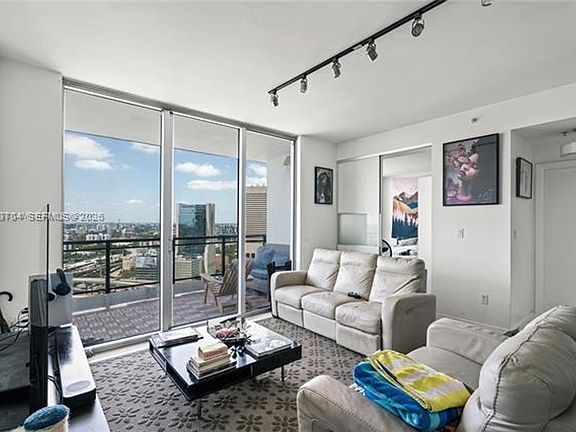 4th image of 90 SW 3rd St APT 2908