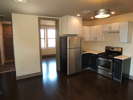 Rented by Joel Weisz, LREB | media 52