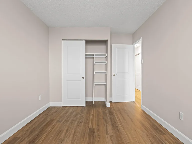 360 Croydon Ave — Photo 39