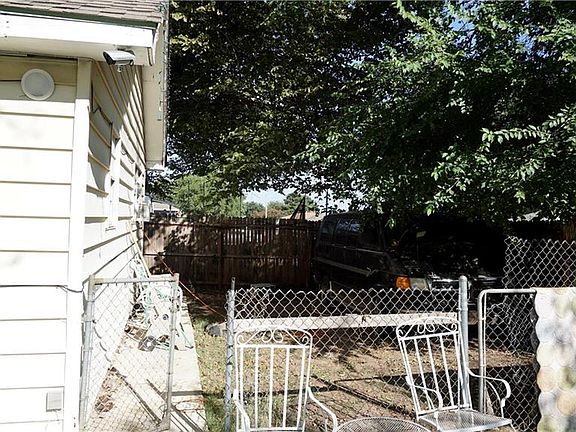 3rd image of 1049 SW 58th St