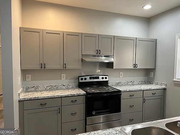 2nd image of 901 Hall St NW