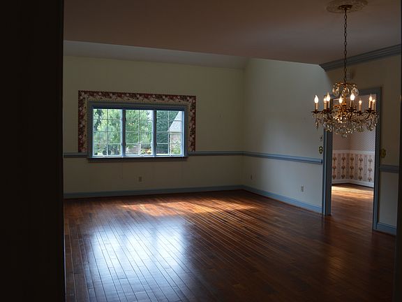Gorgeous cherry hdwd floors
