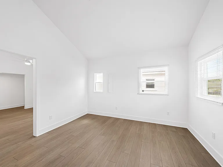 234 Hopkins St — Photo 7