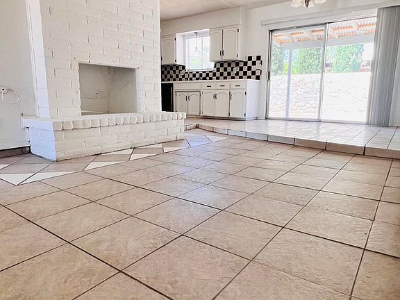 3rd image of 5530 Oakbriar Cir