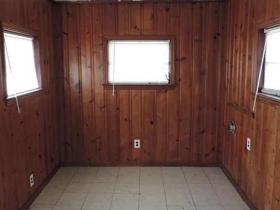 Extra room off kitchen