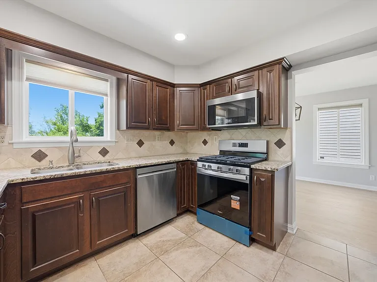 21854 W Kentwood Dr — Photo 14