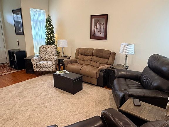 4th image of 634 Ridge Ln