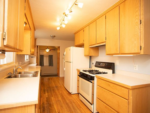3rd image of 1937 Thornburgh Dr