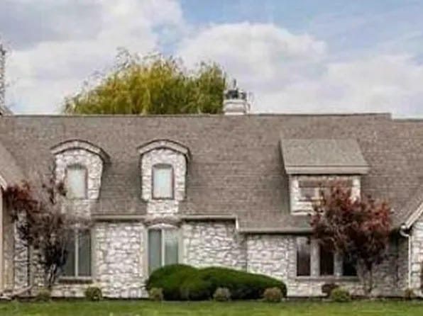 16 Burr Oak Ct, Iowa City, IA 52246