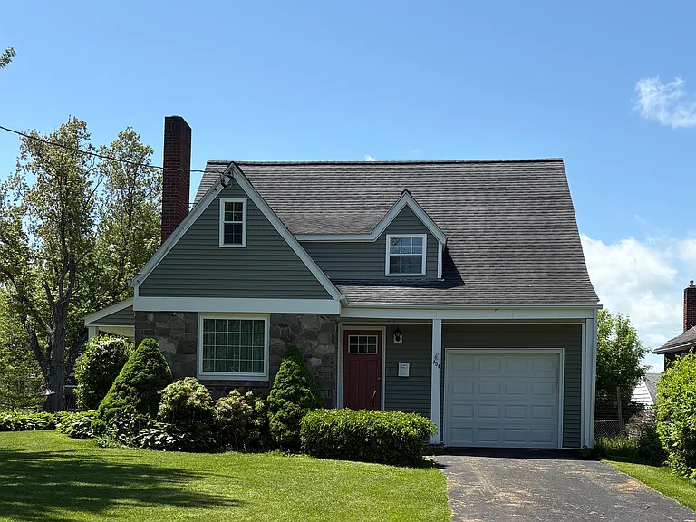 308 Vandervort Ave — Photo 1
