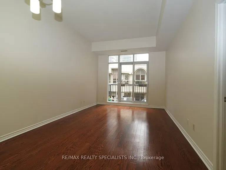 330 Princess Royal Dr #320 — Photo 4