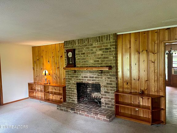 2nd image of 22 Hilltop Pl