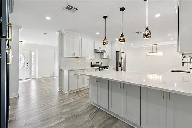 5 bed, 3.5 bath, 2365 sqft, $2,850 — Photo 4