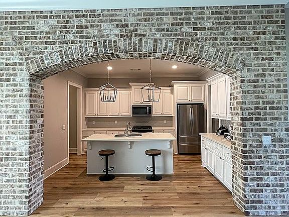 4th image of 712 Glenwild Drive