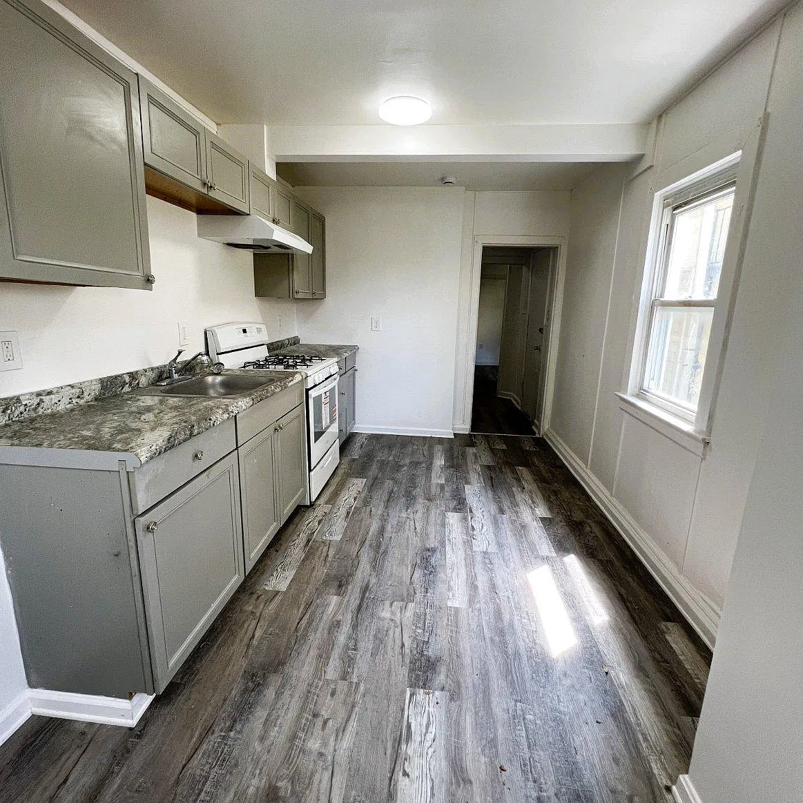 4 bed, 2.0 bath, 1256 sqft, $1,600 — Photo 4
