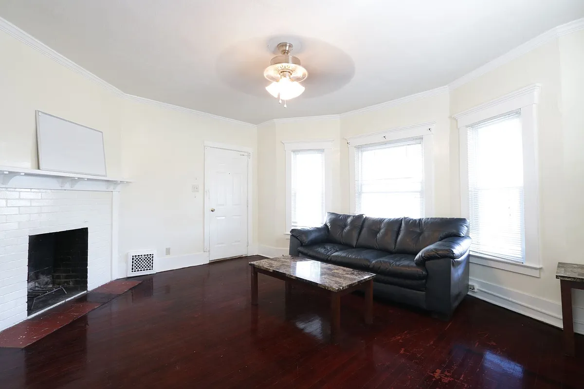 Building Photo - 2319 E Genesee St #22
