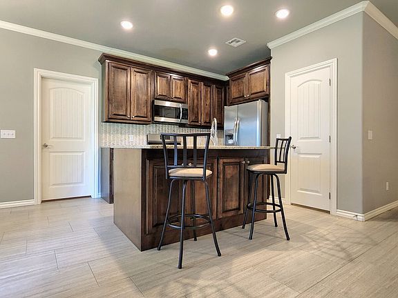 3rd image of 2308 Paraiso Way