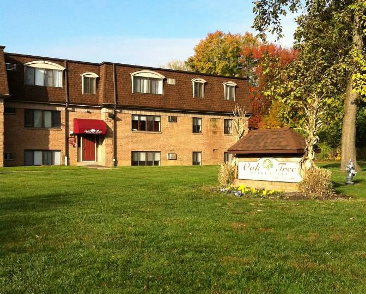 Oak Tree Apartments — Photo 2